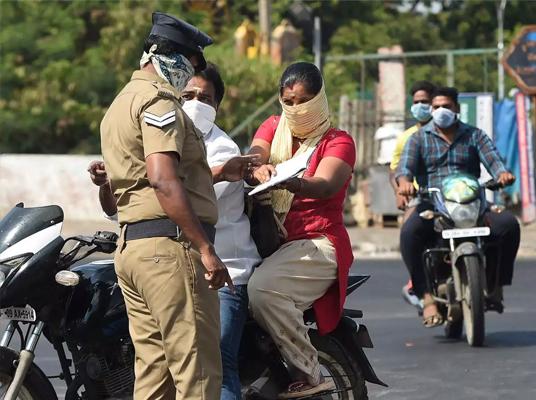 Hyderabad : ఎక్కడి వాహనమైనా సరే.. ఇక్కడ పన్ను కట్టాల్సిందే..