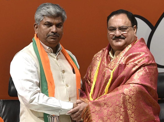 Shock For BJP : బీజేపీకి మళ్లీ షాక్.. రాపోలు జంప్.. వామ్మో కేసీఆర్!