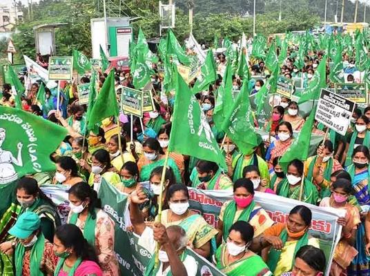 Amaravathi Mahapadayatra : మహాపాదయాత్రకు విశేష స్పందన..