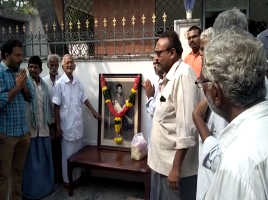 Burripalem : బుర్రిబాలెంలో విషాద ఛాయలు.. మౌనం పాటించిన విద్యార్ధులు..