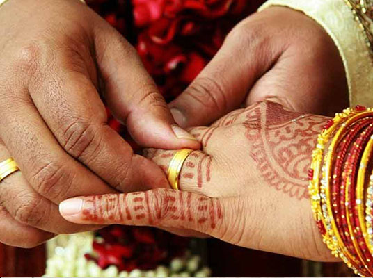 Engagement Ring : తాంబూలాల సమయంలో ఒకరి వేలికి మరొకరు ఉంగరం తొడిగేందుకు?