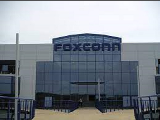 Foxconn: అంతా పీకేస్తుంటే.. ఆ కంపెనీ ఇస్తానంటోంది..