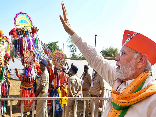 Gujarat Elections Modi Campaign : గుజరాత్‌లో మోదీ మెరుపు ప్రచారం.. 3 రోజుల్లో 25 సభలు..