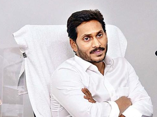 CM Jagan : సీఎం జగన్ నివాసం ముట్టడికి గిరిజన సంఘాల పిలుపు.. భారీగా పోలీసుల మోహరింపు