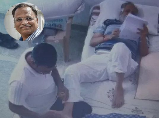 Satyendra Jain Special Treatment : తిహార్ జైళ్లో ఆమ్ఆద్మీపార్టీ మంత్రికి వీఐపీ ట్రీట్మెంట్..