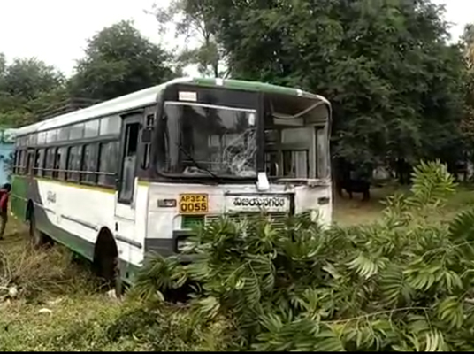 Vijayanagaram Bus Accident : డ్రైవర్‌కు ఫిట్స్.. ఇంట్లోకి దూసుకెళ్లిన బస్సు..