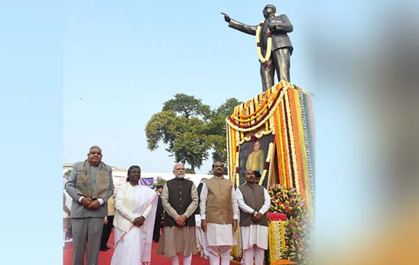 Ambedkar : బీఆర్‌ అంబేడ్కర్‌ కు రాష్ట్రపతి, ప్రధాని ఘన నివాళి..!