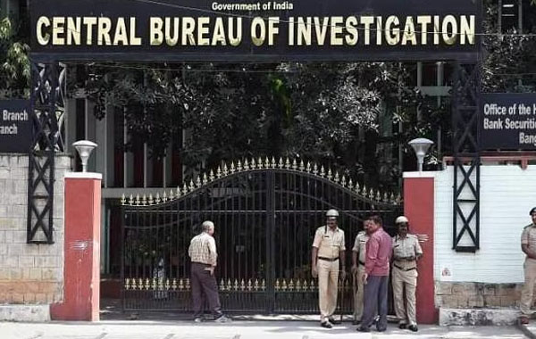 CBI: నకిలీ ఐపీఎస్ శ్రీనివాస్‌ కేసు.. ఆ నలుగురు వ్యాపారవేత్తలకు సీబీఐ నోటీసులు