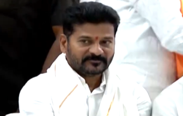 Revanthreddy : కాంగ్రెస్ వార్ రూమ్ నుంచి డేటా ఎత్తుకెళ్లారు.. డీజీపీ పోస్టు కోసమేనా ? : రేవంత్