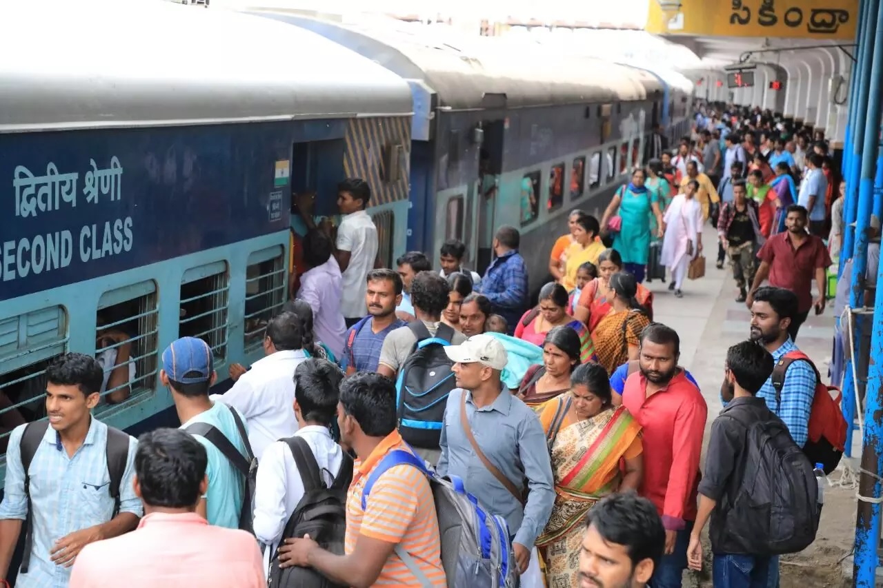 Sankranti Trains: సంక్రాంతికి 94 స్పెషల్ ట్రైన్స్.. డిటైల్స్ ఇవే..