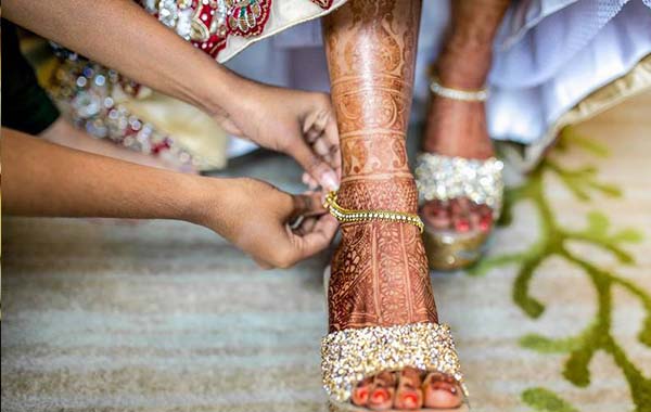 Brides Feet: పెళ్లికూతురు కాళ్లు కడిగితే నష్టం తప్పదా….