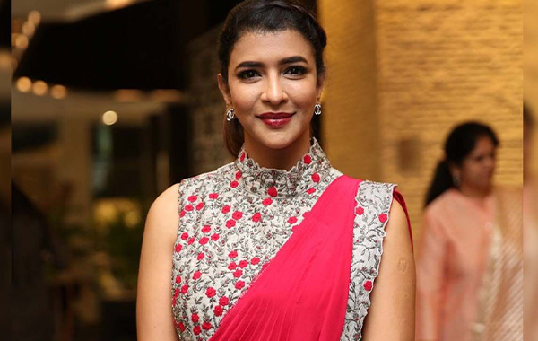 Manchu Lakshmi: బాల‌య్య‌ను ప‌ట్టించుకోని ల‌క్ష్మీ మంచు.. చిరుంజీవికే ఓటు!