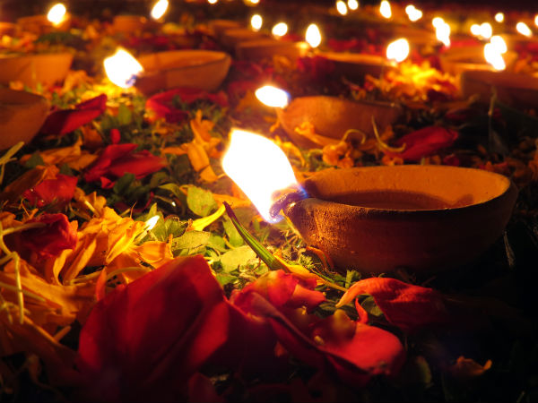 Raavi Akula Deepam:- రావి ఆకులపై దీపం వెలిగిస్తే…