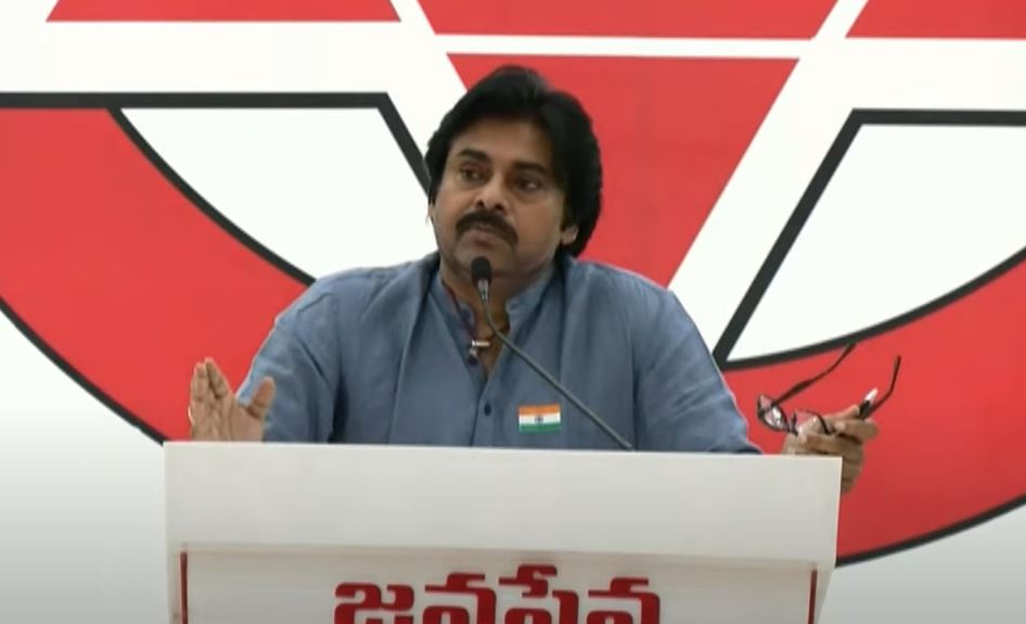 Pawan Kalyan : వేర్పాటువాదంపై మాట్లాడితే.. నాలో తీవ్రవాది చూస్తారు.. పవన్ వార్నింగ్..