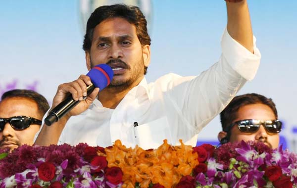 Jagan : ఆ రెండు ఘటనలకు బాబే బాధ్యుడు.. దత్తపుత్రుడు ఎందుకు ప్రశ్నించడు? : జగన్