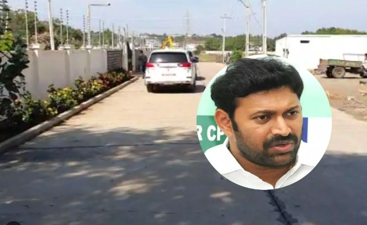 CBI: అవినాష్‌రెడ్డి ఇంటికొచ్చిన సీబీఐ.. పులివెందులలో రైడ్.. ఏంటి సంగతి?