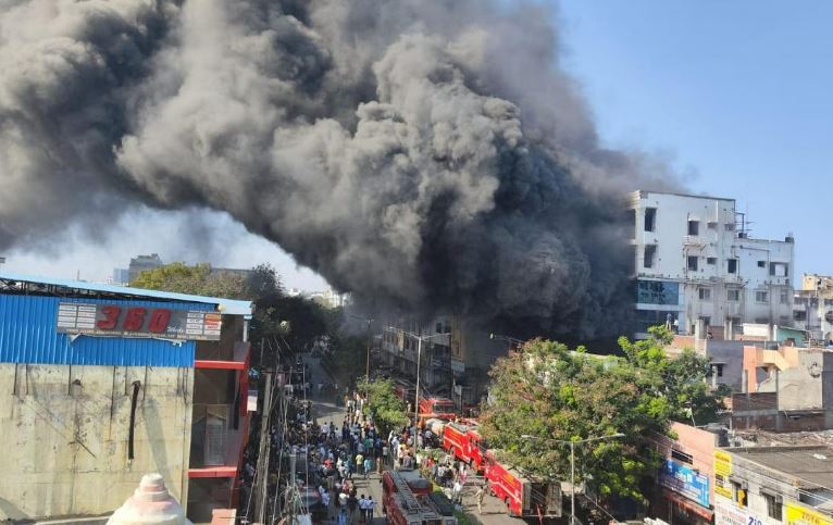 Hyderabad: సర్వనాశనం.. ఉదయం నుంచి రాత్రి వరకు ఎగిసిన మంటలు..