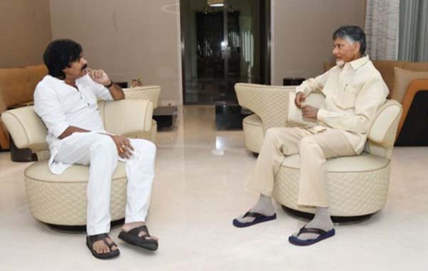 Chandrababu : చంద్రబాబుతో పవన్ భేటీ.. పొత్తులపై చర్చ..?