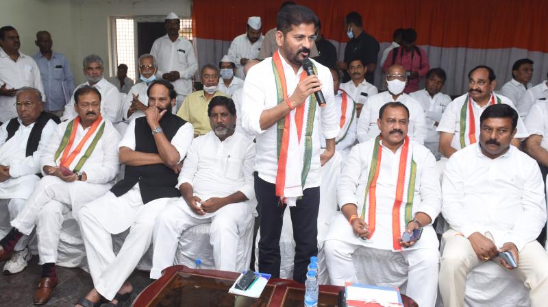 RevanthReddy: తగ్గిన రేవంత్.. నెగ్గిన సీనియర్స్.. పాదయాత్రలో అందరూ..