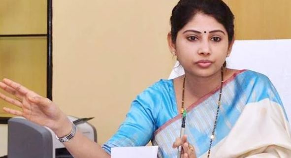 Smita Sabharwal: చాకచక్యంగా తప్పించుకున్నా.. మనల్ని మనం రక్షించుకునేలా ఉండాలి: స్మితాసబర్వాల్