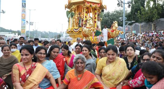 Pattu sarees : పండుగలకి పట్టు చీరలకి సంబంధమేంటి….