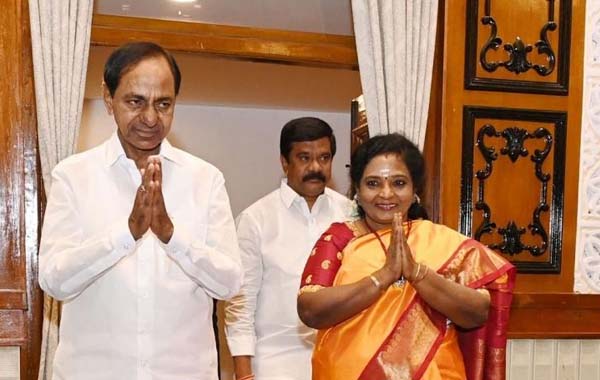 KCR: ఐపాయ్.. ఆల్ హ్యాపీస్.. గవర్నర్ ప్రసంగంతో గెలిచిందెవరు?