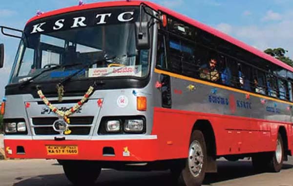 KSRTC : ఆర్టీసీ బస్సులో పాడుపని.. ప్రయాణికురాలిపై మూత్ర విసర్జన..