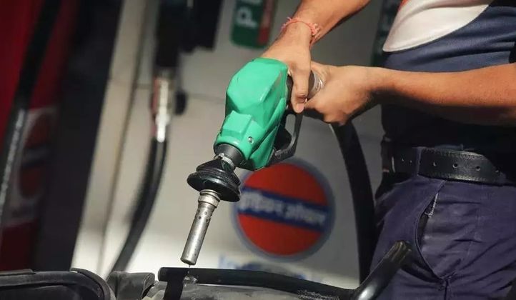 Petrol: పెట్రో ధరలు తగ్గనున్నాయా? పెట్రో ఉత్పత్తులను జీఎస్టీ పరిధిలోకి తీసుకొస్తే లాభమా? నష్టమా?