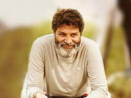 Trivikram: మహేష్ ఫ్యాన్స్‌ని భ‌య‌పెడుతున్న త్రివిక్ర‌మ్‌.. రెండు ప‌డ‌వ‌ల ప్ర‌యాణం