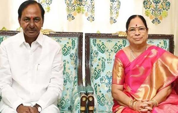 Kcr Wife Shobha : కేసీఆర్ సతీమణి శోభకు అస్వస్థత.. ఆస్పత్రిలో వైద్య పరీక్షలు..