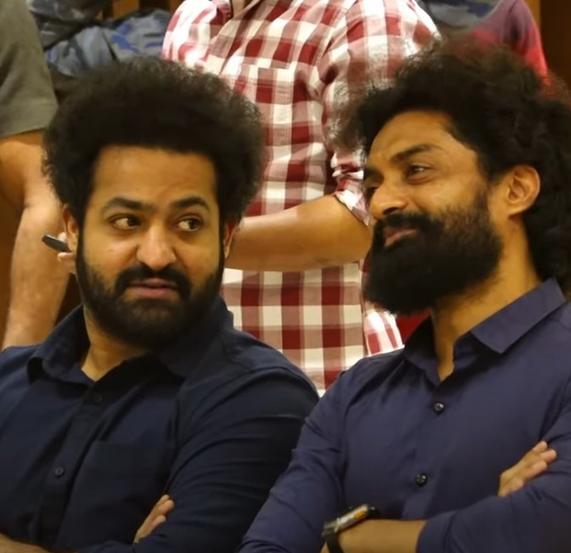 NTR-KALYAN RAM: మళ్లీ సేమ్ కలర్ షర్ట్‌లో ఎన్టీఆర్, కల్యాణ్‌రామ్.. సోషల్ మీడియాలో చర్చ…