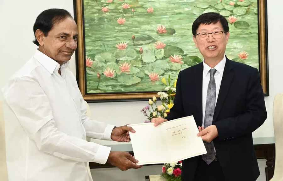 Foxconn: తెలంగాణలోనే ఫాక్స్‌కాన్‌.. కంపెనీ ఛైర్మన్‌ క్లారిటీ.. కేసీఆర్‌కు తైవాన్‌ ఆహ్వానం..