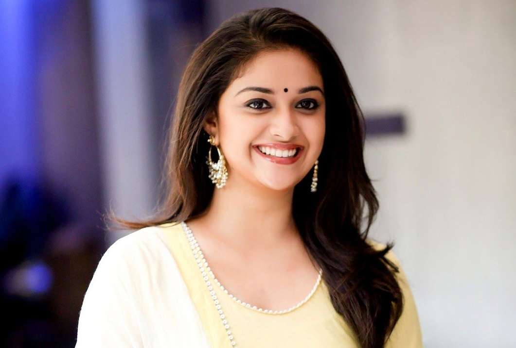 Keerthy Suresh: టెక్నీషియన్స్‌కు బంగారు నాణేలు గిఫ్ట్ ఇచ్చిన కీర్తి సురేష్..