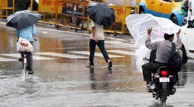 Rain: అలర్ట్.. రానున్న మూడు రోజులు భారీ వర్షాలు.. ఆ ప్రాంతాల్లో వడగళ్లు పడే అవకాశం..