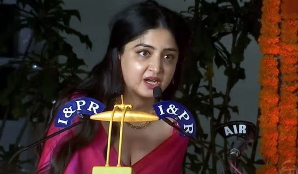 Poonam Kaur: నాదీ తెలంగాణనే.. ప్లీజ్ వెలివేయకండి.. కన్నీళ్లు పెట్టుకున్న పూనమ్