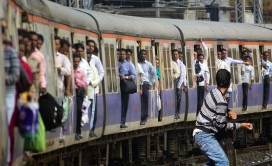 Rail: రైలే కదాని రాయి విసిరితే.. ఐదేళ్లు జైలు.. వందేభారత్ ఎఫెక్ట్..