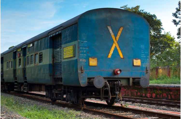 Train: ట్రైన్ వెనుకాల X సింబల్ ఎందుకు ఉంటుందంటే?