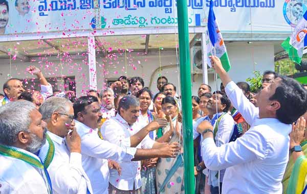 YSRCP :  వైఎస్ఆర్ సీపీ 13వ ఆవిర్భావ దినోత్సవం.. ఏపీలో ఘనంగా వేడుకలు..