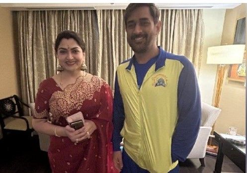 Khushboo With M S Dhoni : తమిళనాడు అంటే ధోనీ.. ధోనీ అంటే ‘తల’