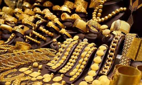 Gold Rates : బంగారం ధర తగ్గిందోచ్.. ముందుముందు మరింత తగ్గుతుందా?