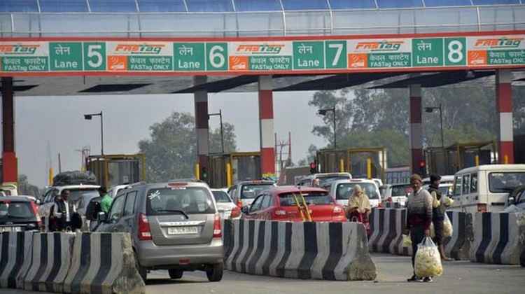 Toll Gate: టోల్ కూడా బాదేశారు.. మోదీజీ జర దేఖోజీ!