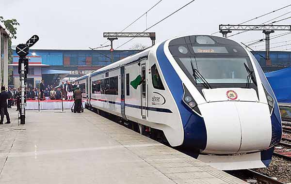 Vande Bharat Express : హైదరాబాద్ నుంచి మరో వందే భారత్ సర్వీస్.. మూడో రైలు ఆ టెక్ సిటీకి..?