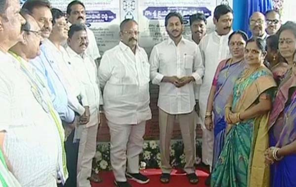 Jagan : భోగాపురం ఎయిర్ పోర్టుకు సీఎం జగన్ శంకుస్థాపన .. 3 ఏళ్లలో పూర్తి చేయాలని లక్ష్యం..