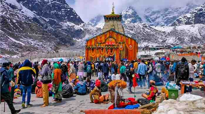 Kedarnath: కేదార్‌నాథ్‌లో భారీ హిమపాతం.. గుర్రాలపై భక్తులు.. యాత్రకు బ్రేకులు..