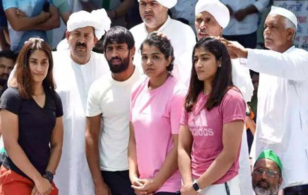 Wrestlers Protest : రెజ్లర్లకు రైతు సంఘాల మద్దతు.. ఢిల్లీలో భద్రత కట్టుదిట్టం..