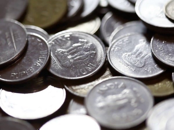 Coins : గాజులో కాయిన్స్ పెడితే కలిసి వస్తుందా….