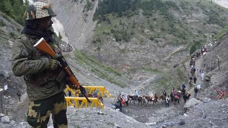 Amarnath Yatra: అమర్‌నాథ్‌ యాత్రపై ఉగ్ర కుట్ర.. టెర్రరిస్టుల కోసం సెర్చ్ ఆపరేషన్..