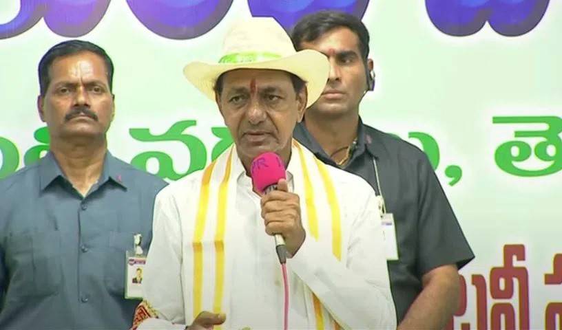 CM KCR: పోడు తెలంగాణ.. పట్టాలు పంచిన కేసీఆర్.. గిరివికాసం..