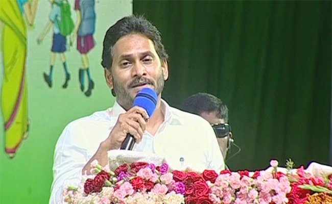 CM Jagan speech: లారీ ఎక్కి పూనకాలు.. బటన్ నొక్కని బడుద్ధాయి.. పవన్‌కు జగన్ పంచ్‌లు..