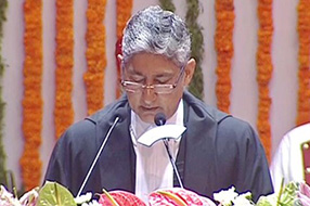 AP Highcourt CJ :  ఏపీ హైకోర్టు సీజేగా  ధీరజ్ సింగ్ ఠాకూర్  ప్రమాణ స్వీకారం..